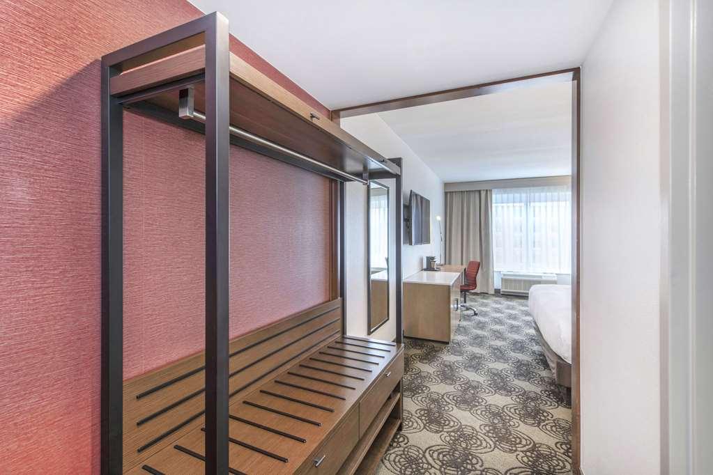 Doubletree By Hilton Raleigh-Cary Hotel Room photo